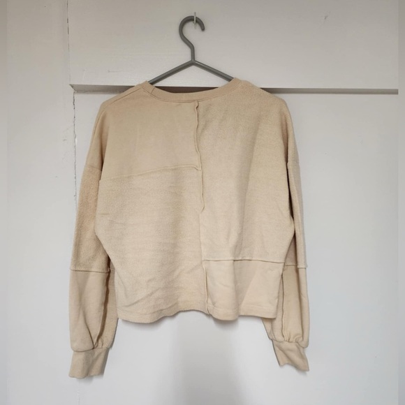 New In Cropped Sweater - Picture 2 of 3